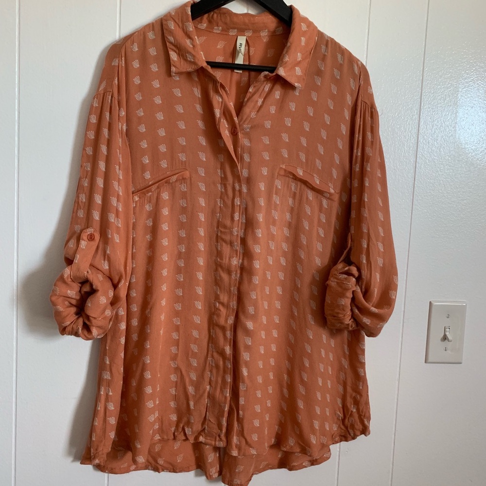 Flowy Button-up Patterned Blouse